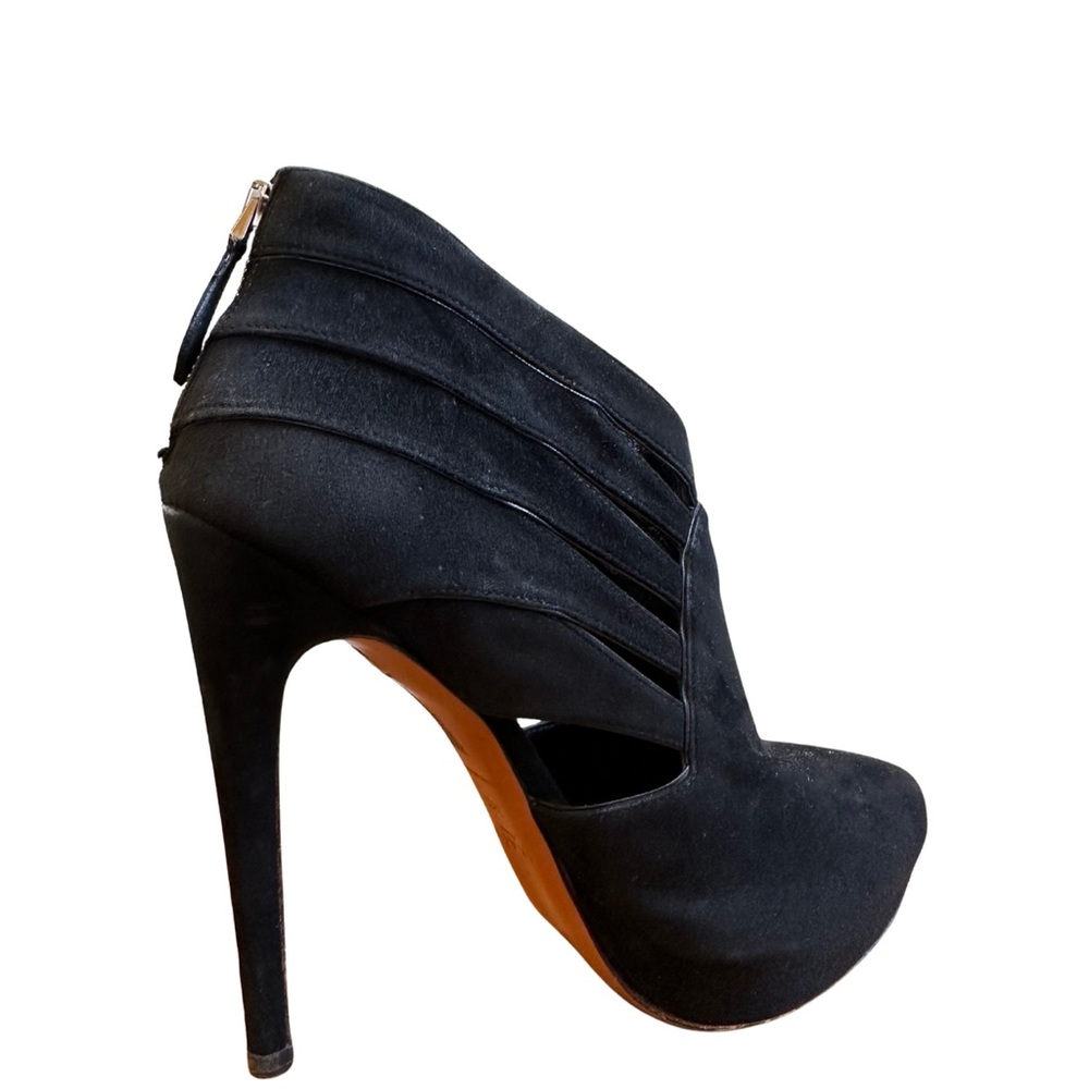 Alaia Black Suede Ankle Boots w/Cutout Details Size 38.5 Zipper Closed Toe